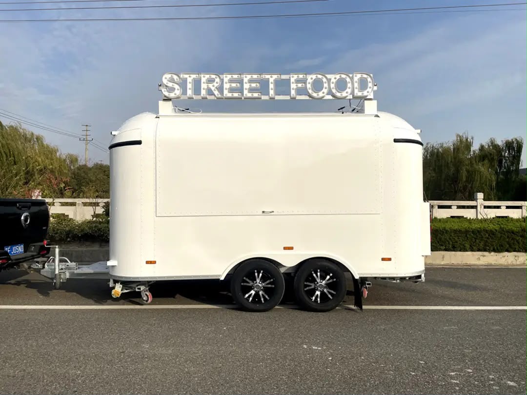 Catering trailer serving hatch and mobile food unit